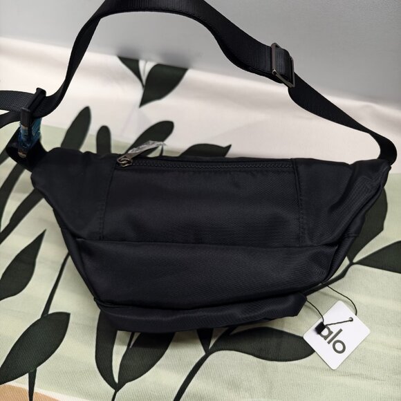ALO Yoga Explorer Belt Bag｜Water-Resistant & Adjustable｜NWT - Picture 2 of 3